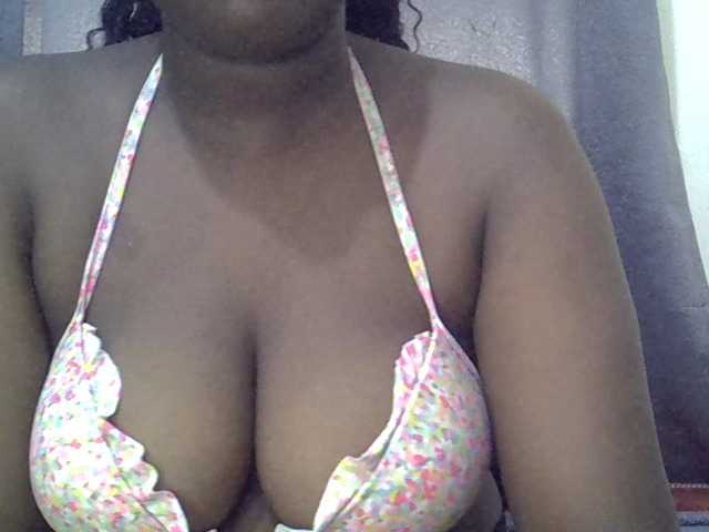 le modèle Raisababy est en webcam porno dans un show sur le site bongacams, il possède les tags suivants: Ebony,Brunette,Hairy