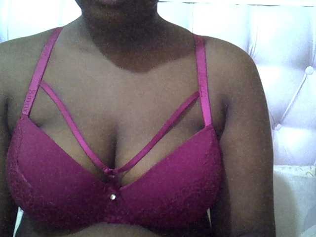 Camilapretty01 Live Cam on BongaCams