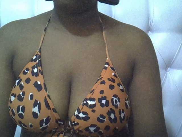Camilapretty01 live cam on BongaCams