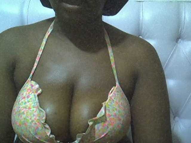 Camilapretty01 live cam on BongaCams