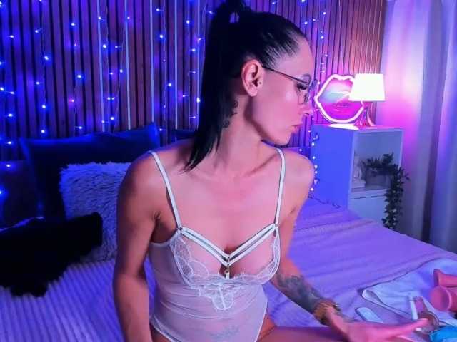 SashaSkyX Live Cam and Statistics on UnifiedCams