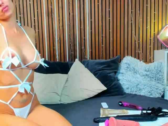 SashaSkyX webcam