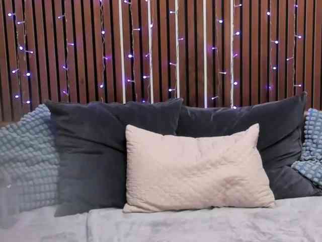 SashaSkyX webcam