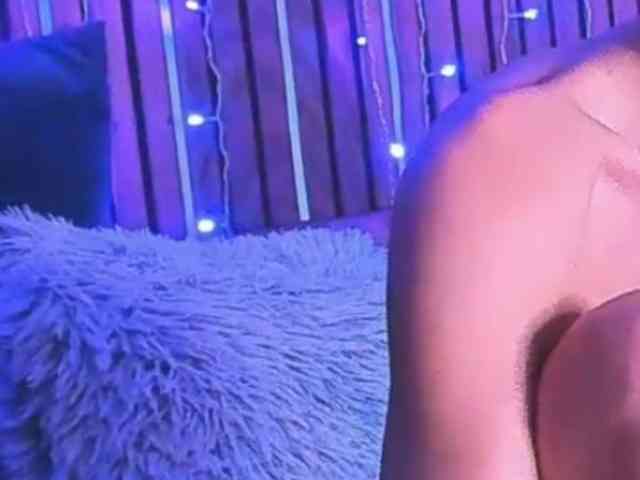 SashaSkyX webcam