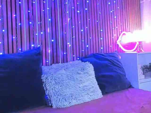 SashaSkyX webcam
