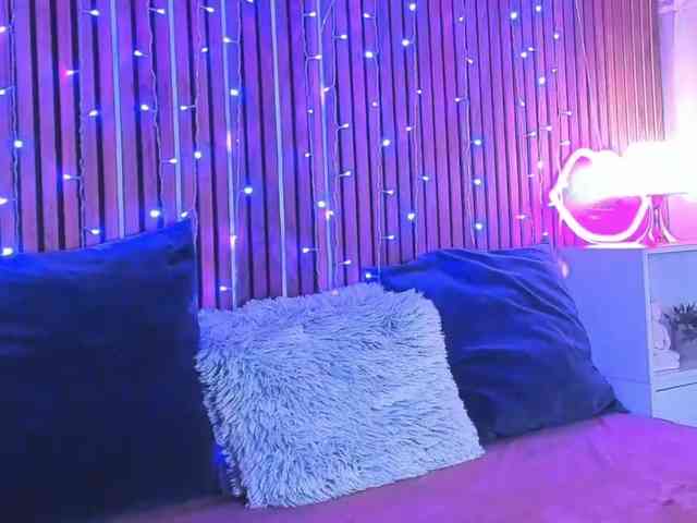SashaSkyX webcam