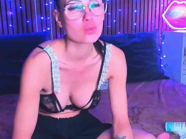 SashaSkyX webcam