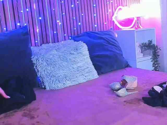SashaSkyX webcam