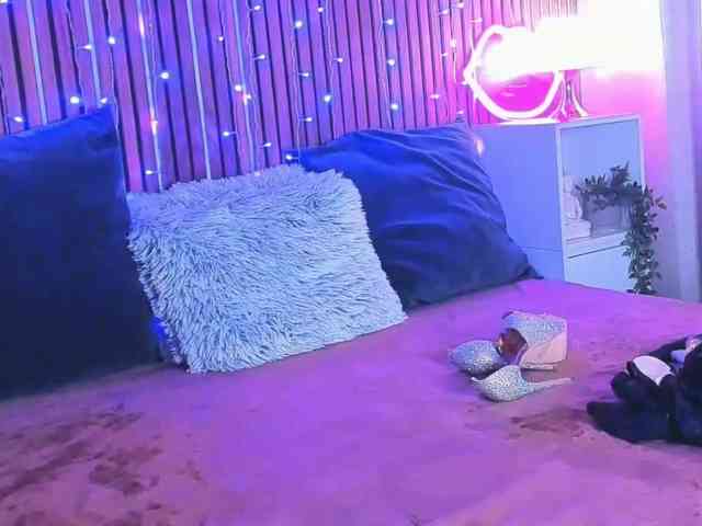 SashaSkyX webcam