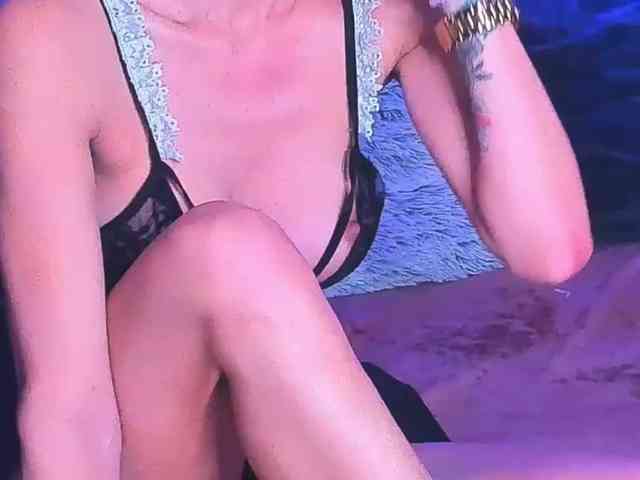 SashaSkyX webcam