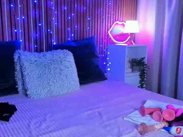 SashaSkyX webcam