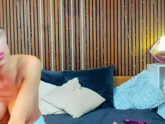 SashaSkyX webcam