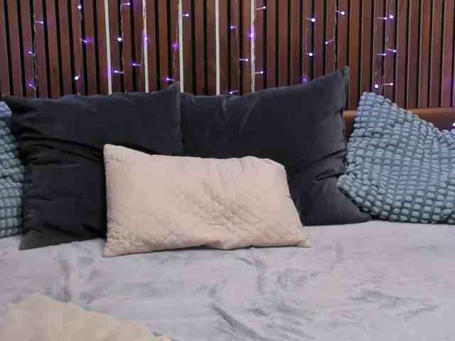 SashaSkyX webcam