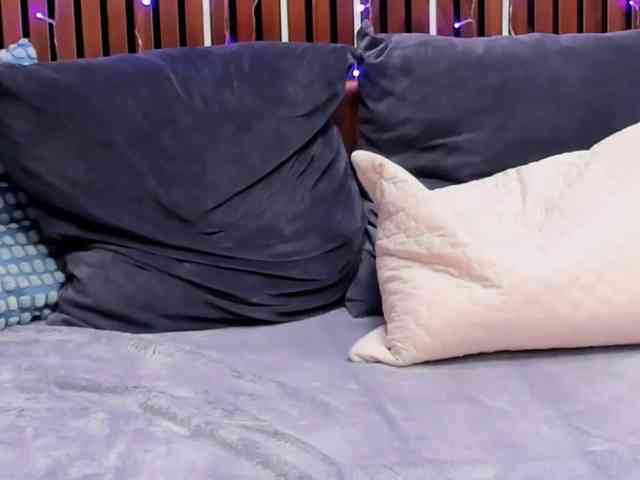 SashaSkyX webcam