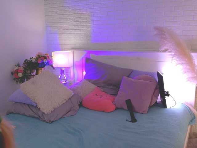 CrazyWine, live now on BongaCams