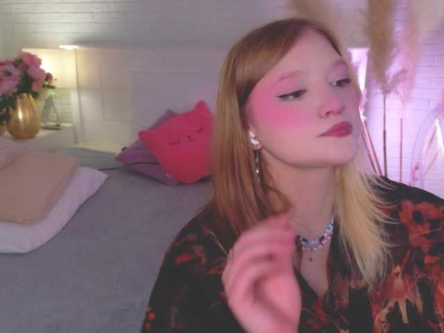 CrazyWine live cam on BongaCams