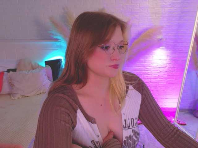 CrazyWine Live Cam on BongaCams