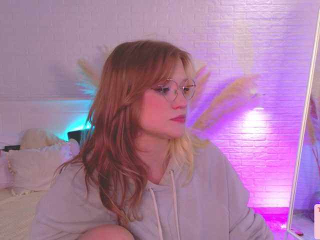 CrazyWine live cam on BongaCams