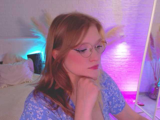 CrazyWine live cam on BongaCams