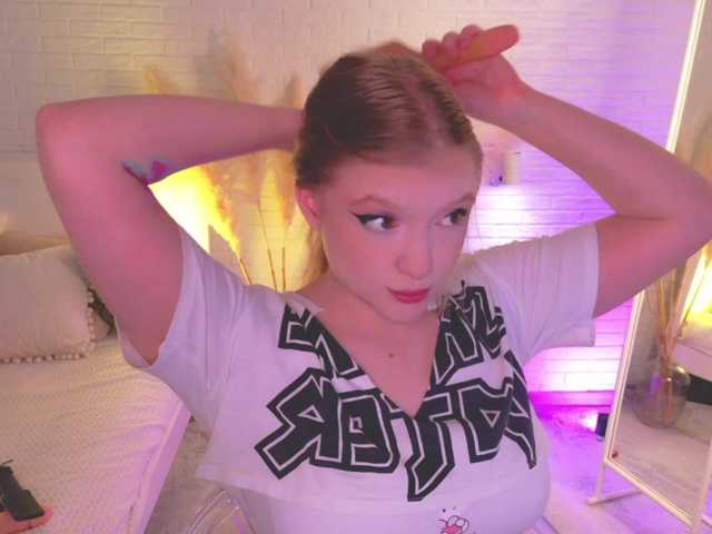CrazyWine live webcam show