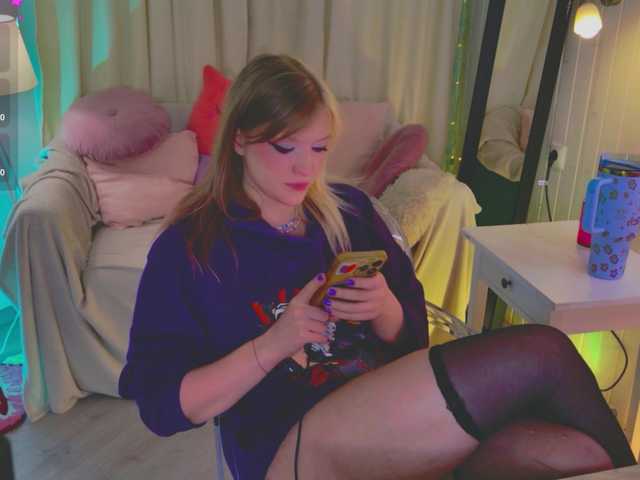 CrazyWine's BongaCams show and profile