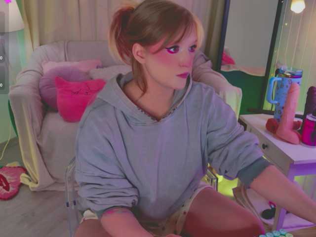 CrazyWine's BongaCams show and profile