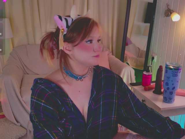 CrazyWine's BongaCams show and profile