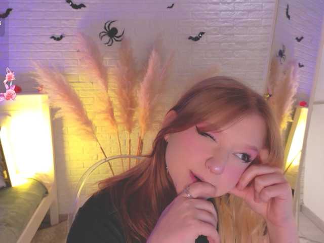 CrazyWine live cam on BongaCams