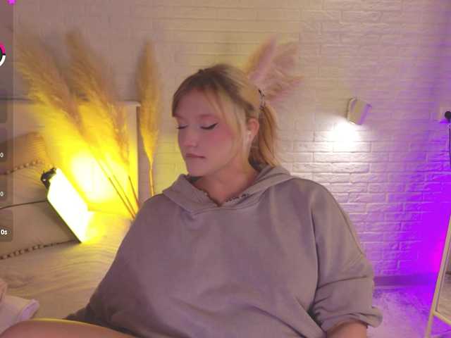 CrazyWine live cam on BongaCams