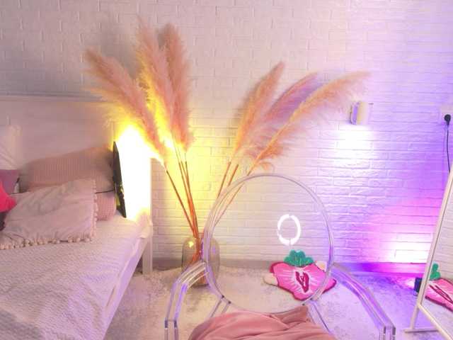 CrazyWine live webcam show