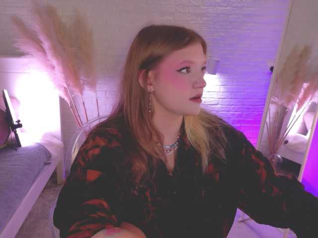 CrazyWine live cam on BongaCams