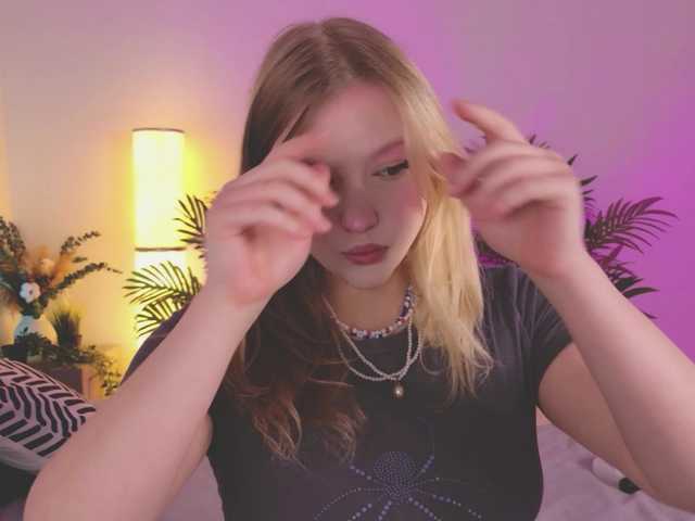 CrazyWine live cam on BongaCams