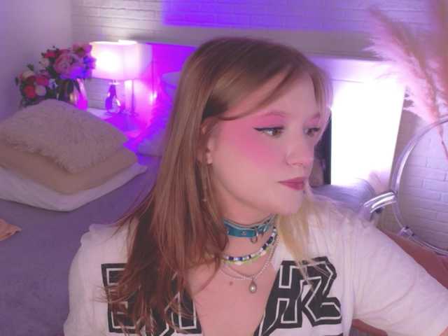 CrazyWine live cam on BongaCams