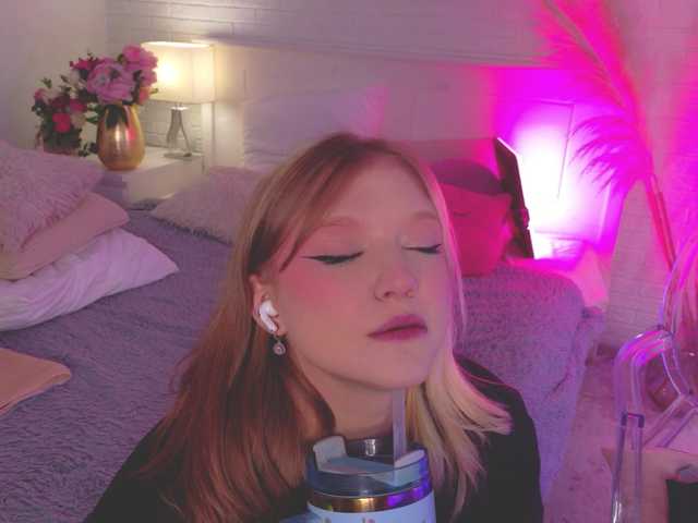 CrazyWine live cam on BongaCams
