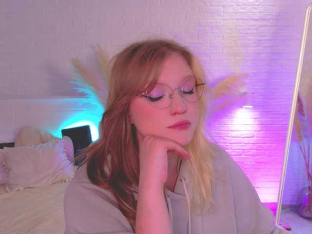 CrazyWine live cam on BongaCams