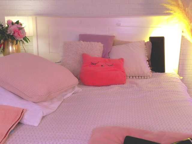 CrazyWine live webcam show