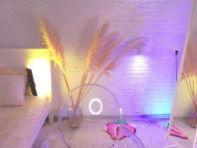 CrazyWine live webcam show