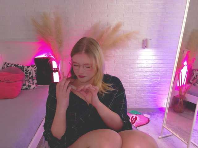 CrazyWine live cam
