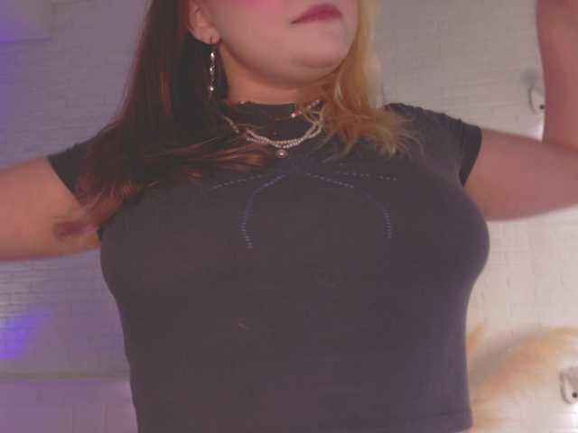CrazyWine live cam on BongaCams