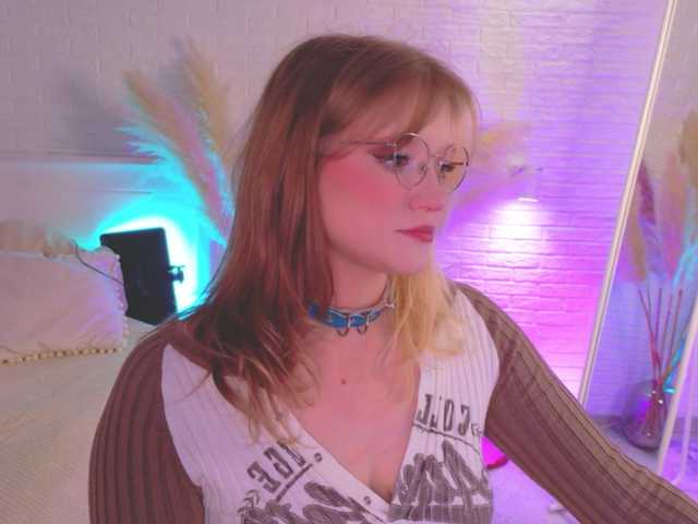 CrazyWine live cam on BongaCams