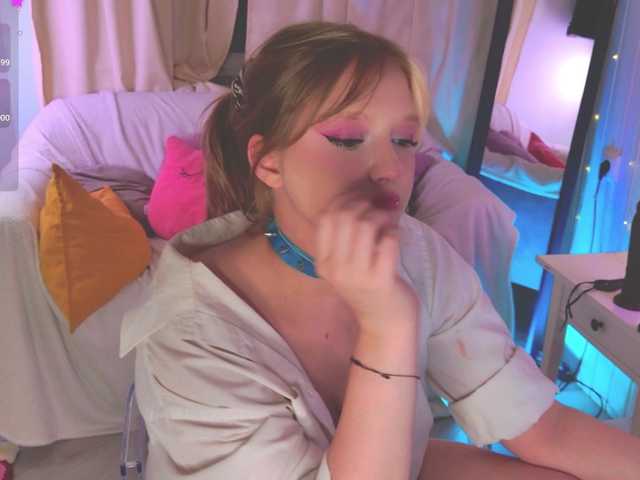 CrazyWine live cam on BongaCams