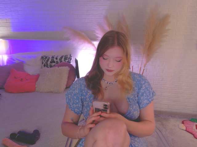 CrazyWine live cam on BongaCams