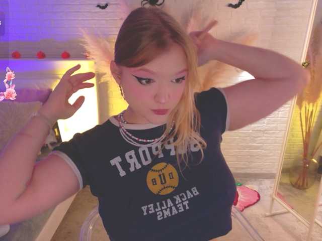 CrazyWine live cam on BongaCams