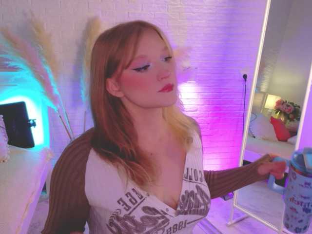 CrazyWine live cam on BongaCams