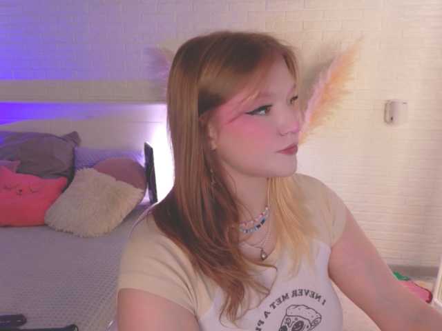 CrazyWine live cam on BongaCams
