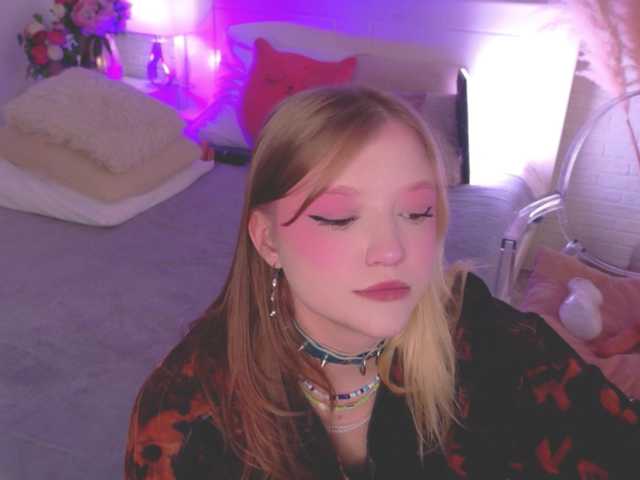 CrazyWine live cam