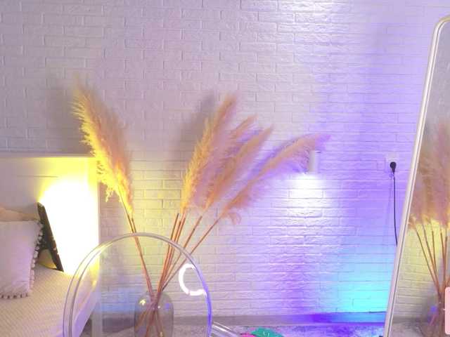 CrazyWine live webcam show