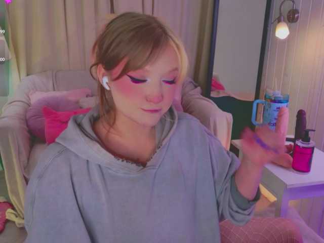 CrazyWine's BongaCams show and profile