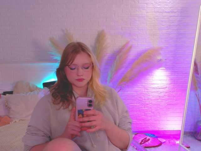 CrazyWine live cam on BongaCams