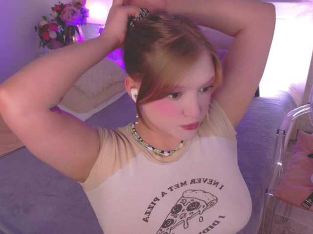 CrazyWine live cam on BongaCams